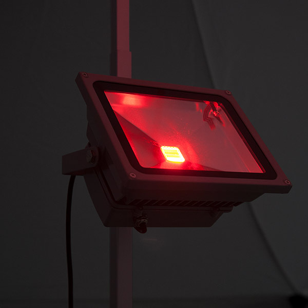 Spot LED RGB : puissant et économe en énergie, exemple de couleur rouge