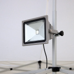 Spot LED : avec collier de serrage pour fixation à la barre transversale du toit de la tente