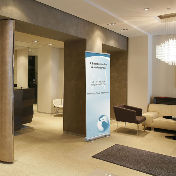 Roll Up Basic largeur 80 cm - véhicule d'infos pour conférences et congrès