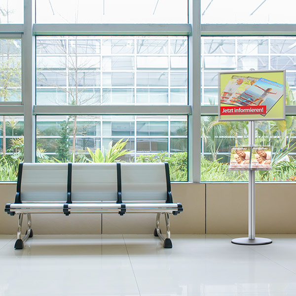 Tableau d'information B2 dans les zones d'attente