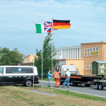 Mât de drapeau Economy avec drapeaux en format paysage