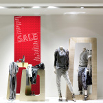 Kakémono avec rail de serrage, utilisé comme déco de vitrine