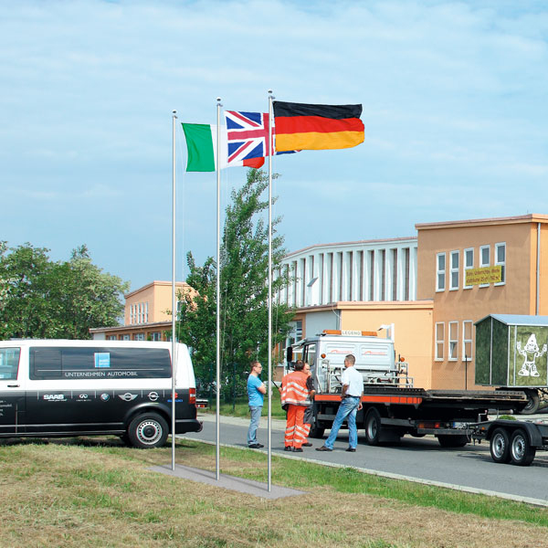 Mât de drapeau Economy avec drapeaux en format paysage