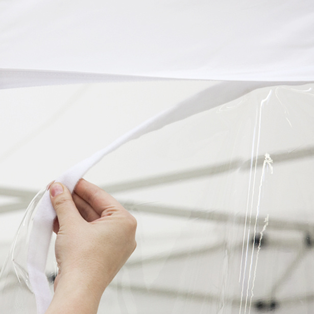 Fixation du mur avec une bande Velcro sur le volant