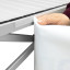 Fixation de la bande décorative à la table pliante