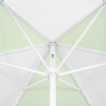 Petit parasol avec manivelle, vue de la couronne par en-dessous