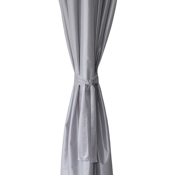Écharpe décorative avec ruban décoratif, nouée de manière classique