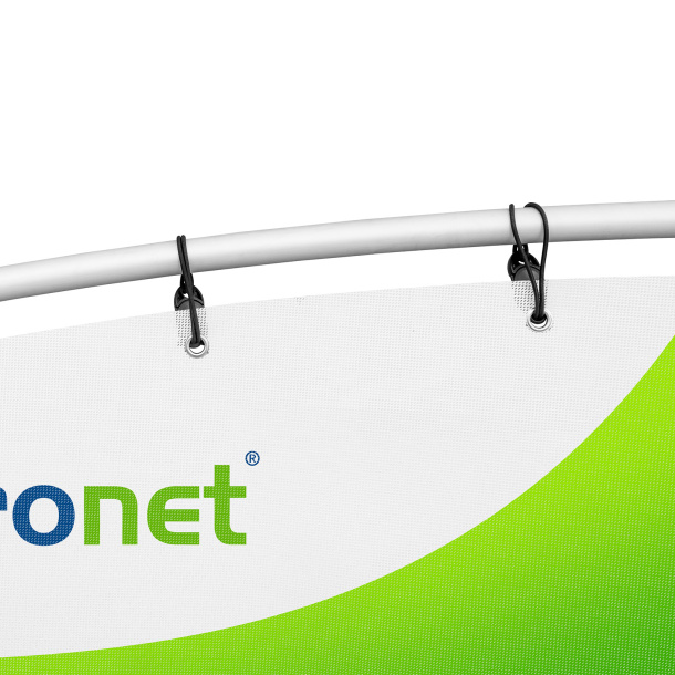 Détail : fixation de la partie imprimée œilletée avec sandows sur le système