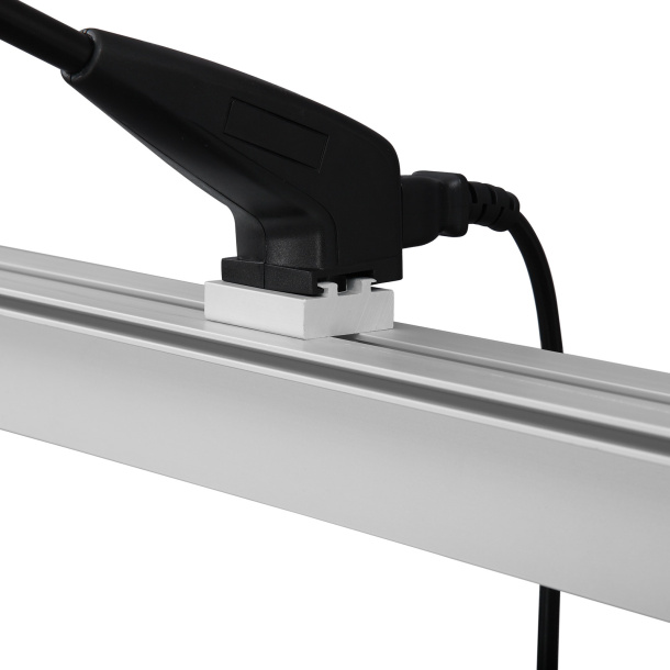 Display Wand Q-Frame® , Lampenadapter und Halogenspot für Beleuchtung