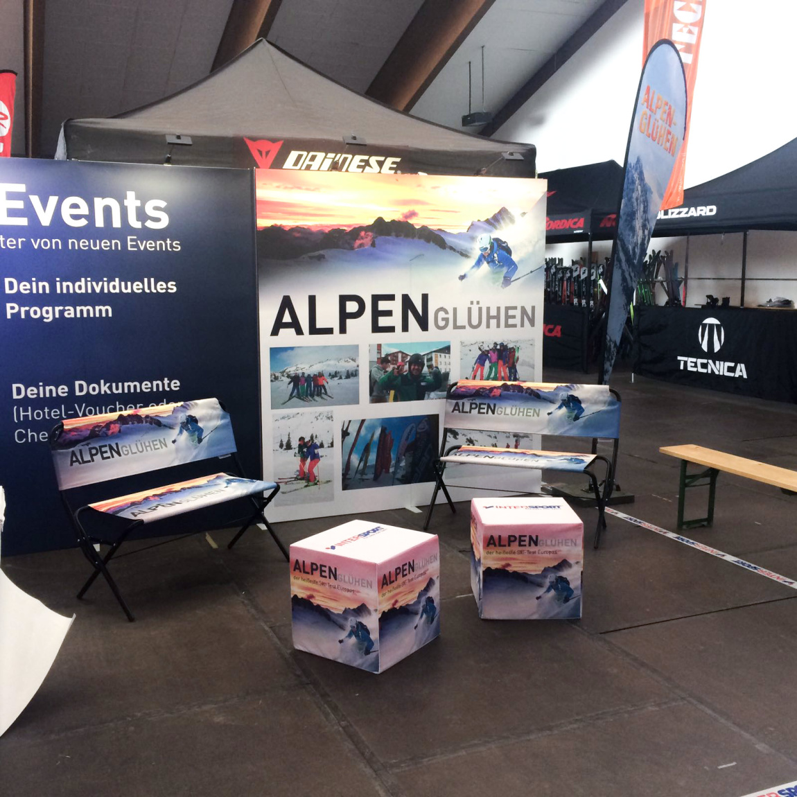 Flatcube comme équipement d'exposition personnalisé et solution d'assise