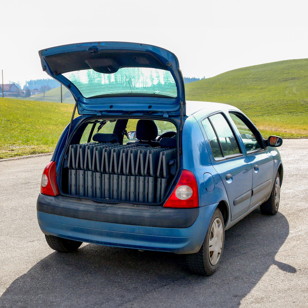 Petit et pliable à plat, parfait pour le transport en voiture
