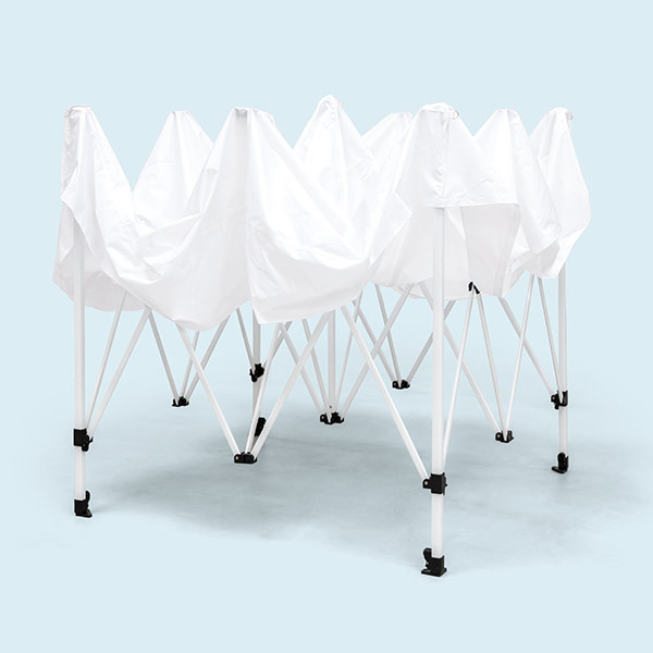 Très stable : la structure ciseaux pliable en acier, dépliage très rapide