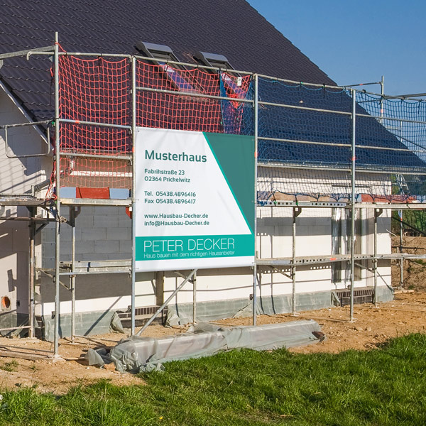 Bâche pour échafaudage - fixation par fourreaux (15 cm)