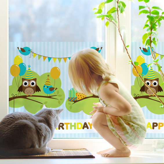 Autoadhésif transparent comme décoration de fenêtre