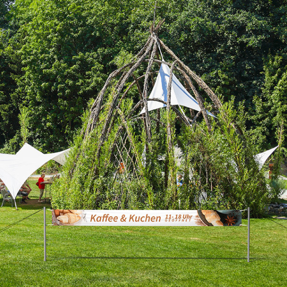 Publicité saisonnière avec banderole (haut. 30 cm), jeu de poteaux inclus