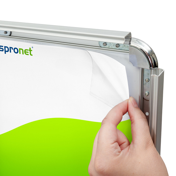 Klapprahmen, Einlegen von Druckteil und Antireflex-Abdeckfolie