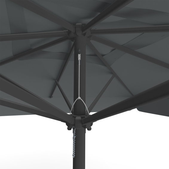Parasol anthracite, 300 x 300 cm, détail du cordon de tirage