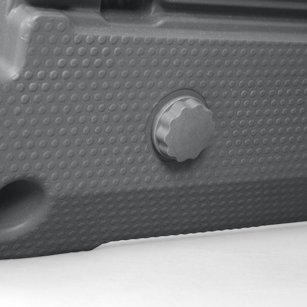 Évacuation aisée de l'eau par des orifices près du sol