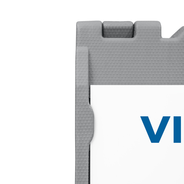 Détail: changement de visuel par glissement des plaques dans les rainures