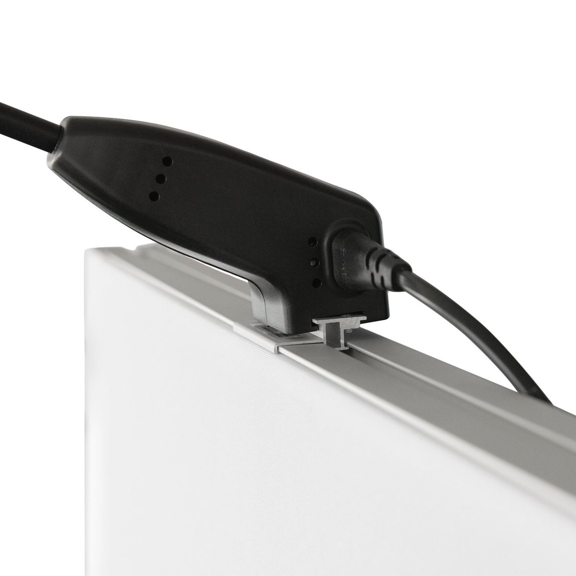 Fixation du câble de connexion sur le spot LED