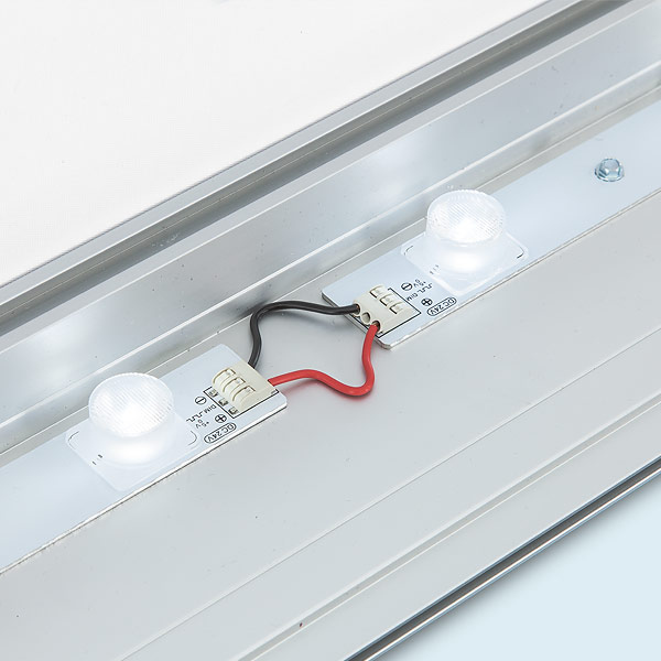 LED à haute intensité lumineuse,  monté sur réglette pour une diffusion d'éclairage homogène