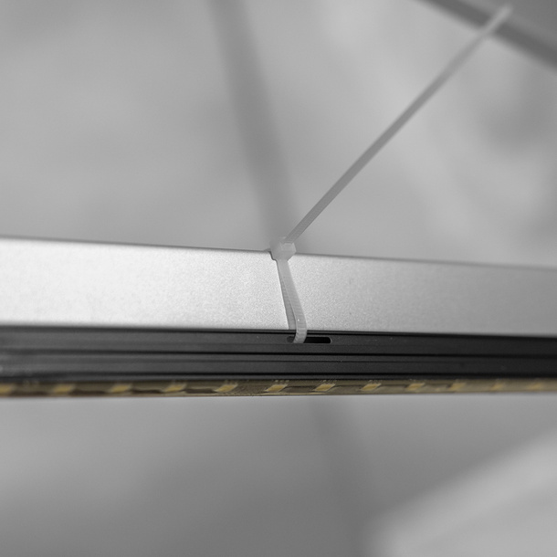 Barres LED - variante de fixation 3: serre-câbles, fixation flexible