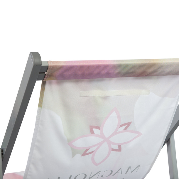 Coller la bande scratch à la hauteur souhaitée au dos de la chaise chilienne