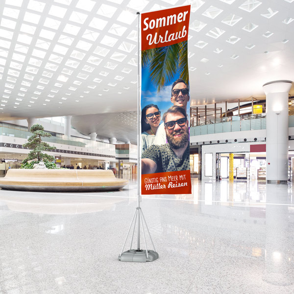 Mât télescopique mobile T-Pole® 100, idéal pour la publicité d'action en intérieur