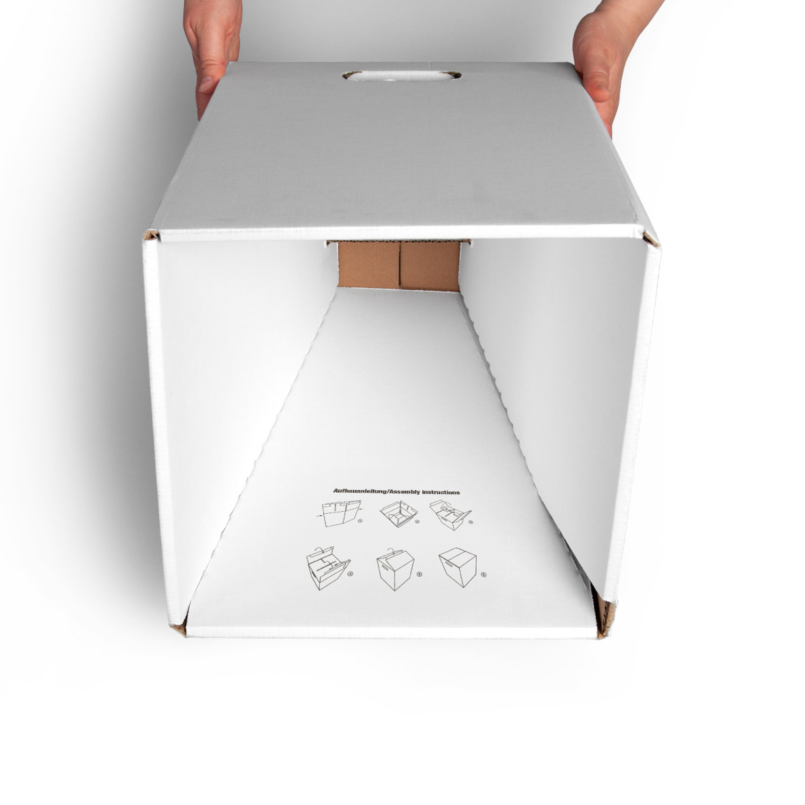 Le tabouret en carton se monte en quelques gestes seulement