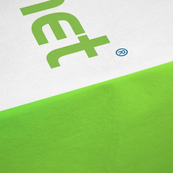 Finition : côtés cousus, bord inférieur ourlé