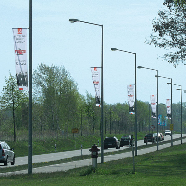 Bannière de rue Basic alignés pour plus de visibilité