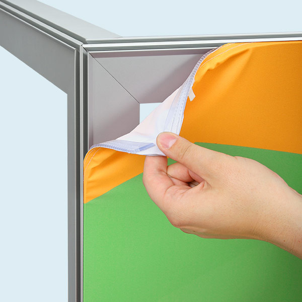 Changement de motif, enseigne suspendue rectangle Q-Frame®