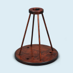 Socle porte-drapeaux triple, bois foncé