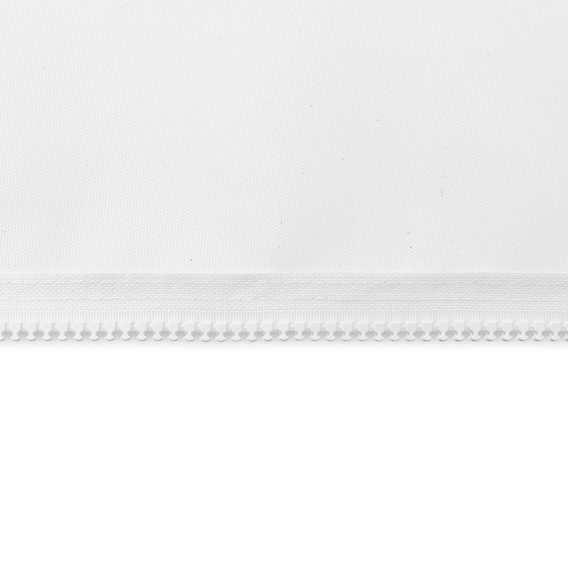 Fixation des parois par zip aux arcs de passage de la tente étoile