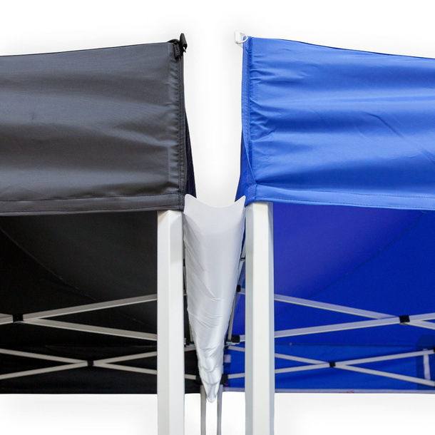 Protection de pluie entre deux tentes pliables