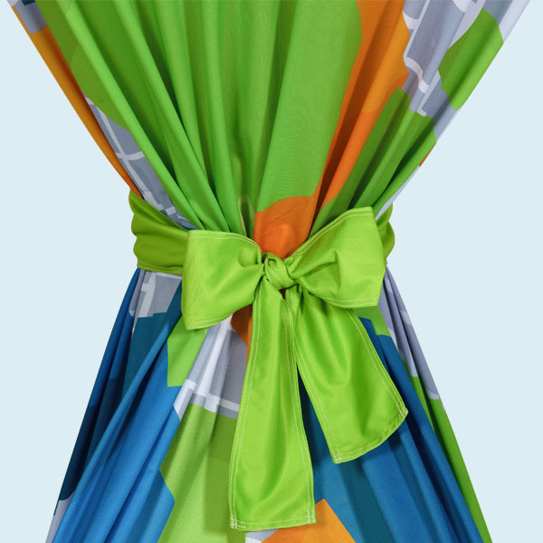 Housse de table mise en valeur par le nœud