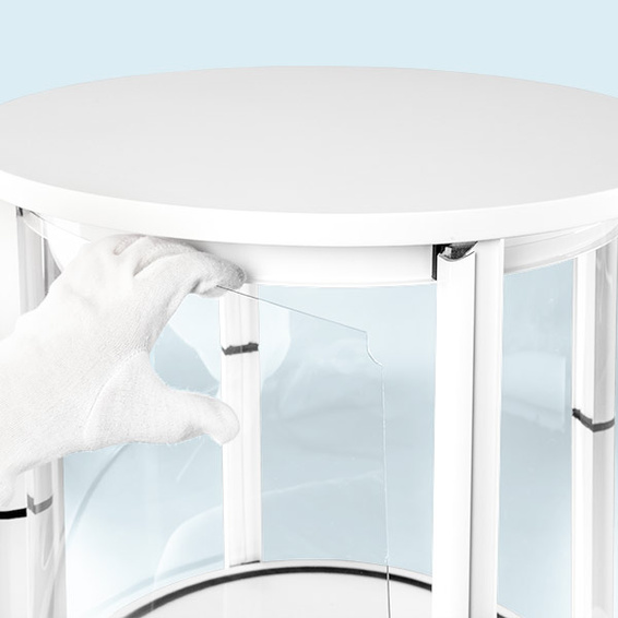 Comptoir de vitrine, insertion des panneaux (jusqu'à 8 pièces) sur le système