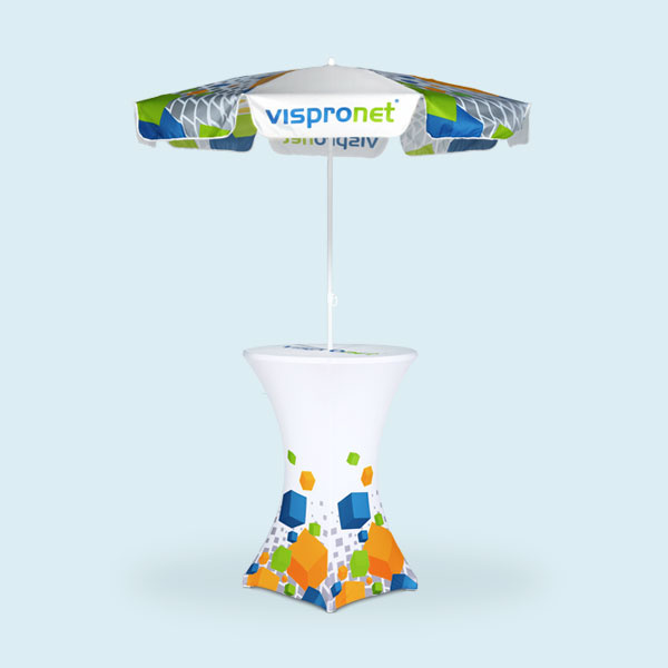 Petit parasol dans table haute avec housse