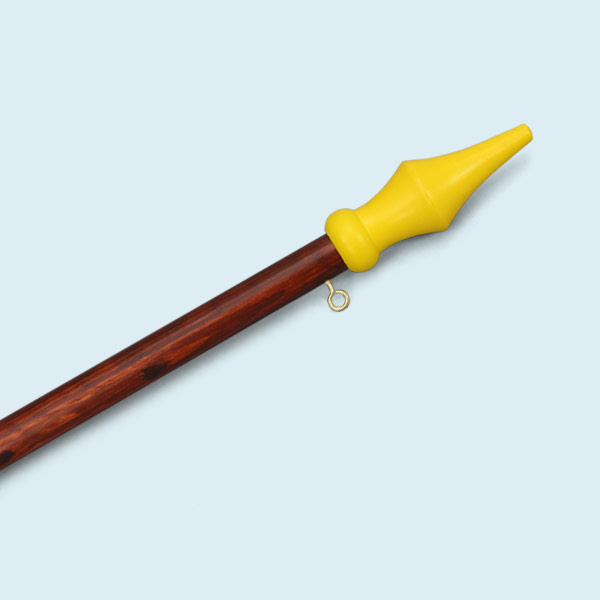 Hampe en bois avec pointe jaune