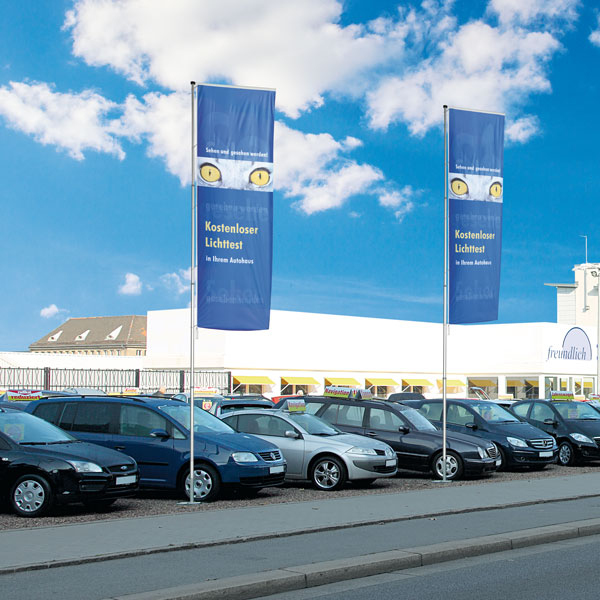 Mât de drapeau mobile T-Pole® 200 avec socle en forme de voiture