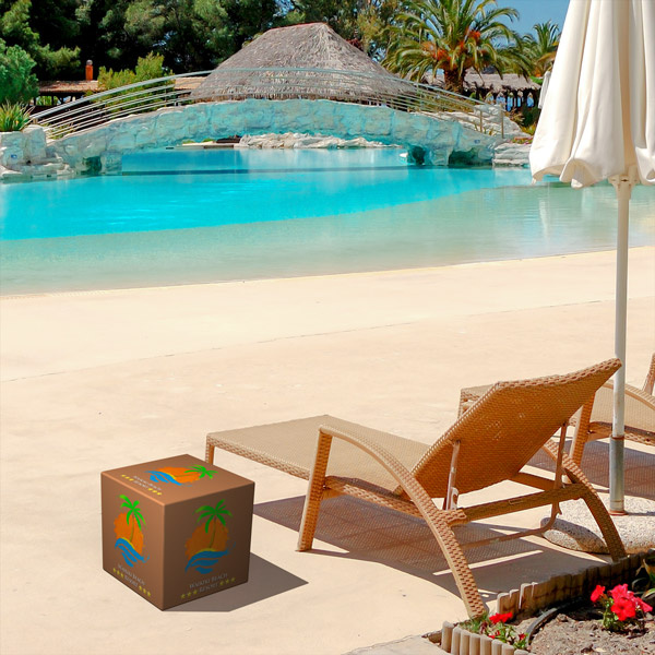 Cube Outdoor utilisé comme module déco ou siège près de la piscine