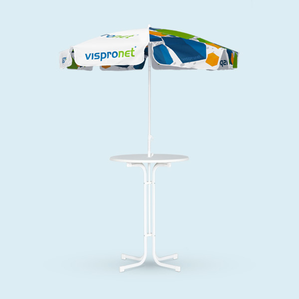 Petit parasol avec table haute