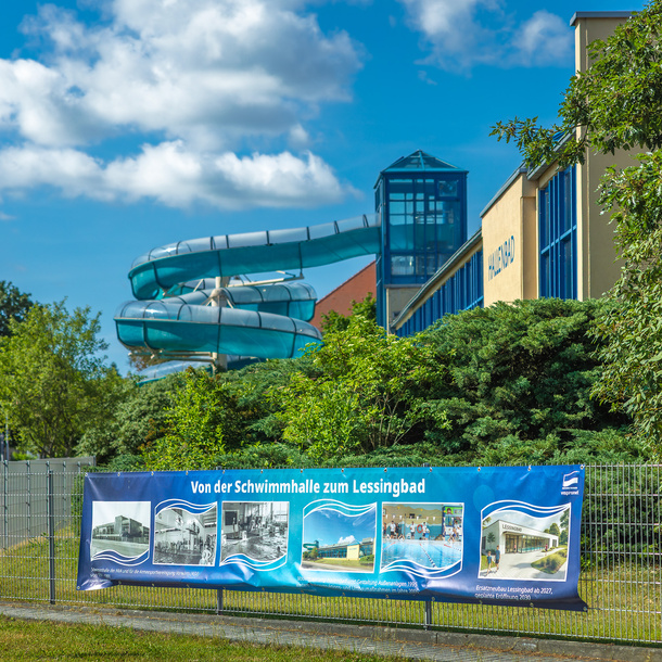 Bannières publicitaires - Solution publicitaire flexible pour les clôtures, les façades et les espaces événementiels