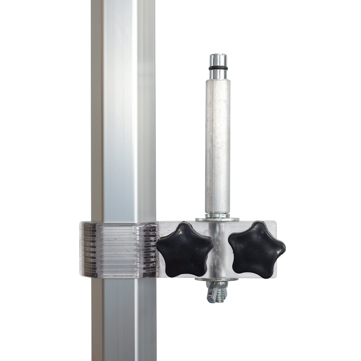 Fixation du support au poteau de la tente